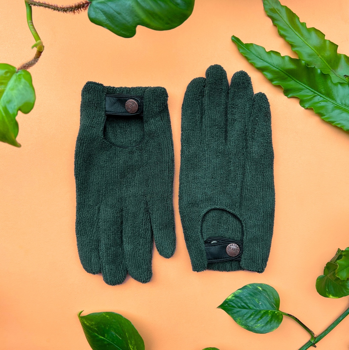We The Wild Leaf Cleaning Gloves Microfiber Green Gloves