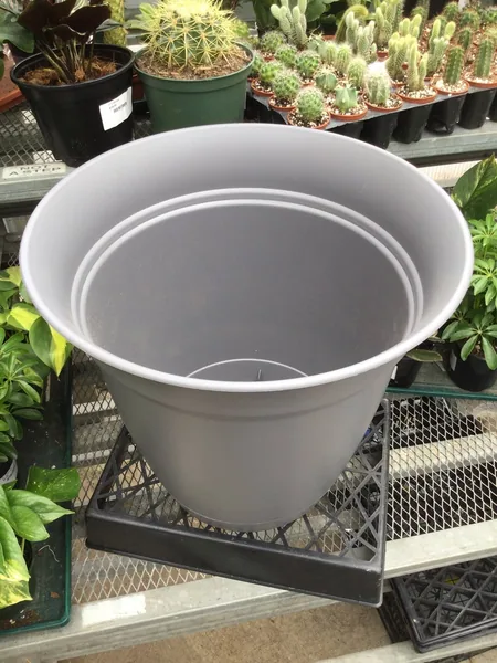 Wp 21x8in Deep Rnd Patio Plntr 8gl — Case of 16